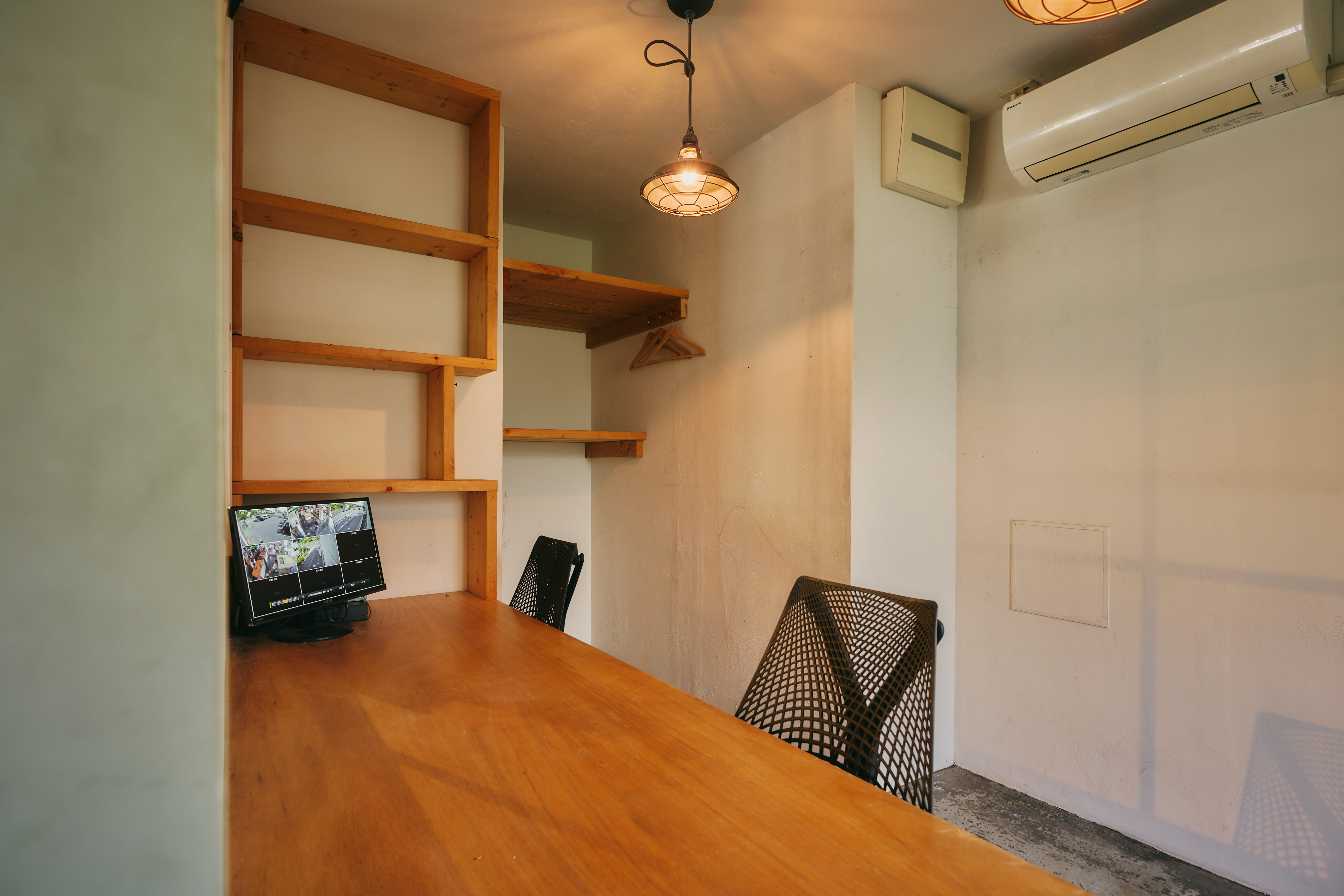 【木更津市】アパレル・アート系の展示会や撮影会等に最適なカリフォルニアインダストリアルスタイルが特徴なレンタルスペース