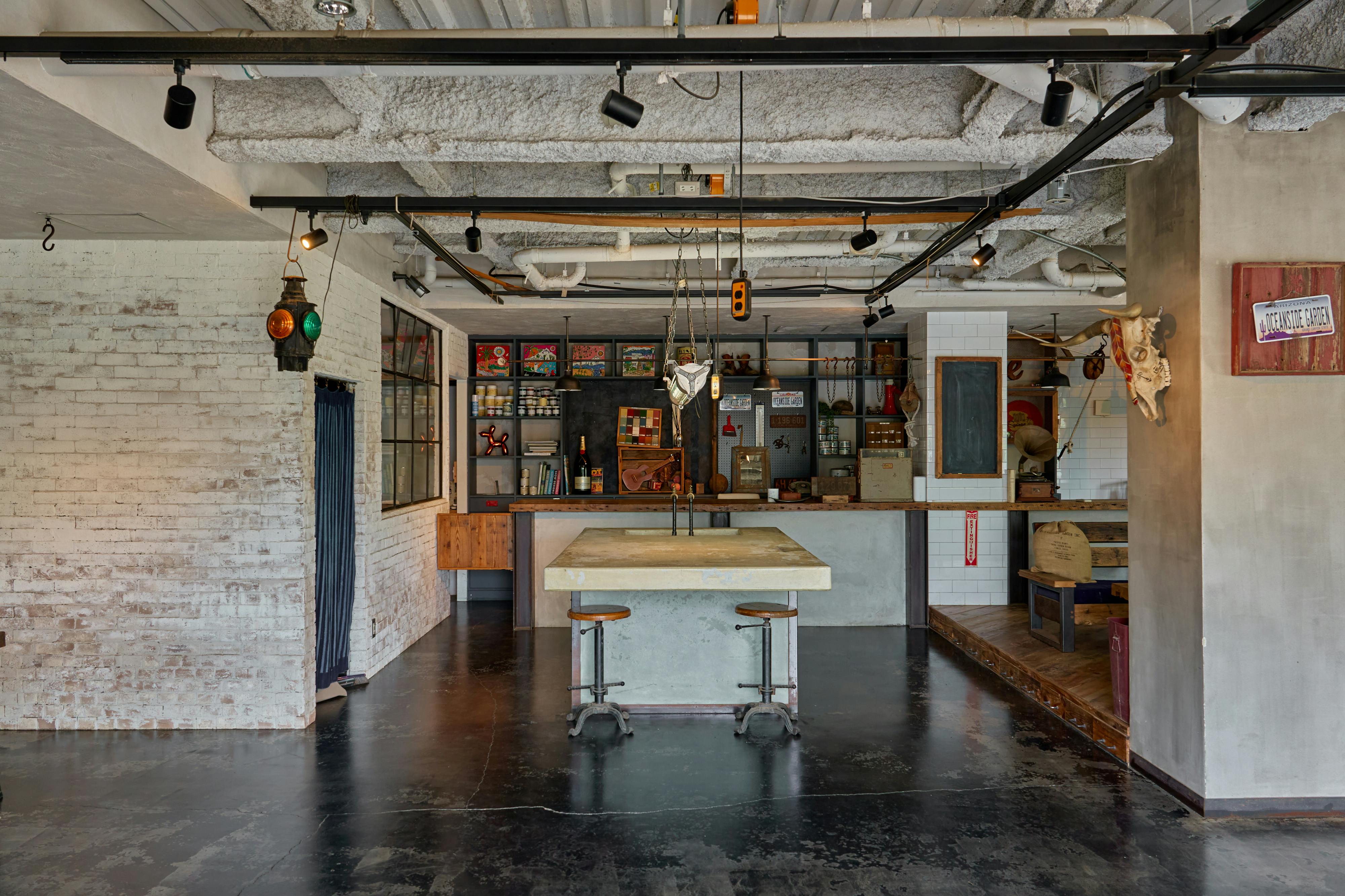 【木更津市】アパレル・アート系の展示会や撮影会等に最適なカリフォルニアインダストリアルスタイルが特徴なレンタルスペース