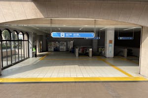 【横浜市営地下鉄ブルーライン中川駅】各種プロモーションやサンプリングに最適な改札外1階出口前のイベントスペース