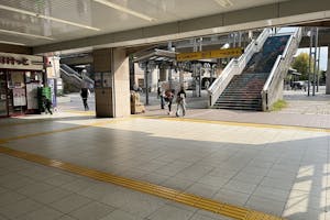 【横浜市営地下鉄ブルーライン中川駅】各種プロモーションやサンプリングに最適な改札外1階出口前のイベントスペース