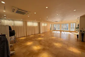 【表参道駅3分】アパレルの展示受注会におすすめ!セレクトショップ併設のミニマルな路面ギャラリー