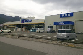 【サンデー大船渡店】屋外駐車場 キッチンカーの出店に最適なホームセンター内駐車場の屋外イベントスペース