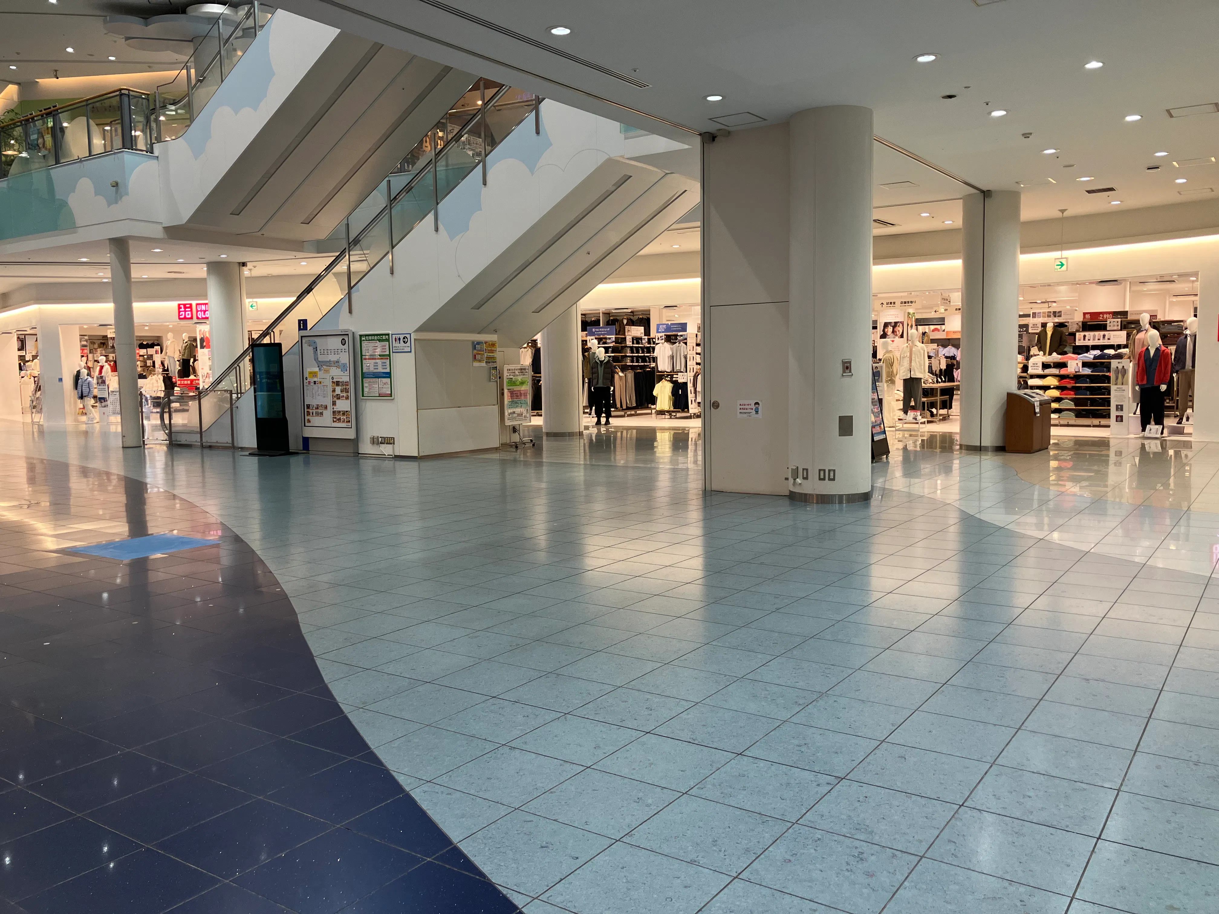 【ららぽーと甲子園】1階 ららストリート前共用通路
