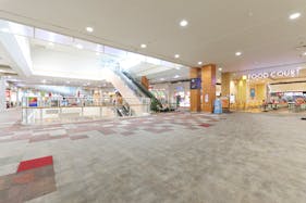 【イオンモール石巻/2F催事スペースA】各種プロモーションイベントや物販に最適な施設2階エスカレーター付近にある通行量の多いイベントスペース