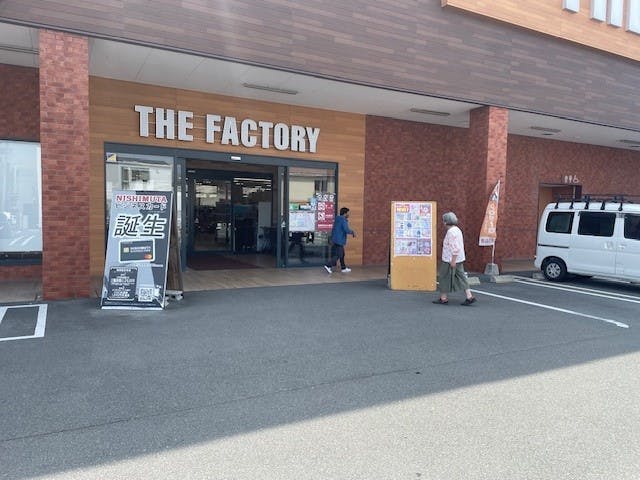 【ザ・ファクトリーニシムタ合志店】【ザ・ファクトリーニシムタ合志店】販促プロモーションや物販に利用可能なスーパーのホーム館入口前にあるイベントスペースの画像