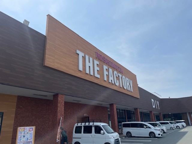 【ザ・ファクトリーニシムタ合志店】販促プロモーションや物販に利用可能なスーパーのホーム館入口前にあるイベントスペース