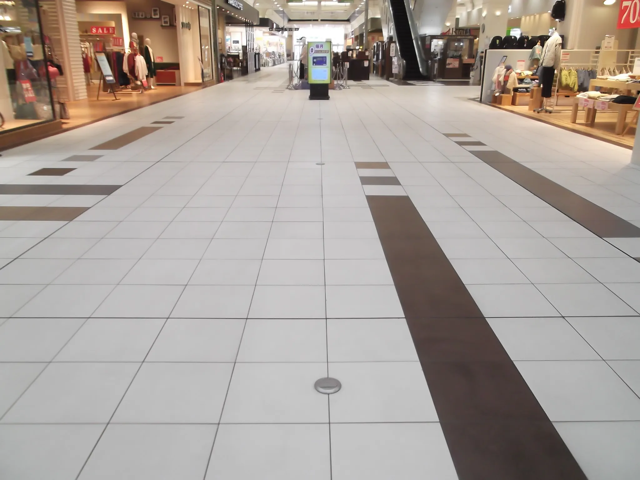 【イオンモール四日市北】各種プロモーションや物販、食物販のポップアップストアに最適な1階サマンサモスモス ケイッティオ前のイベントスペース