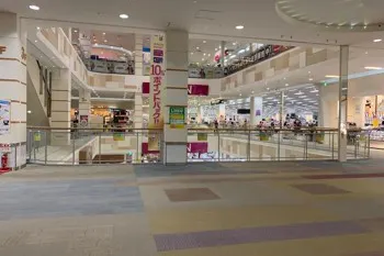 【イオンモール八千代緑が丘】各種プロモーションや物販、食物販のポップアップストアに最適なタカキュー前ブリッジスペース