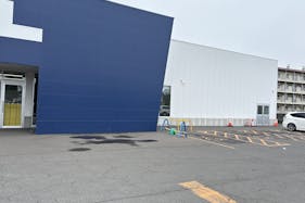 【スーパーセンタートライアル釧路川端店】キッチンカー出店限定/屋外 Ⓐキッチンカースペース【入口正面右側】