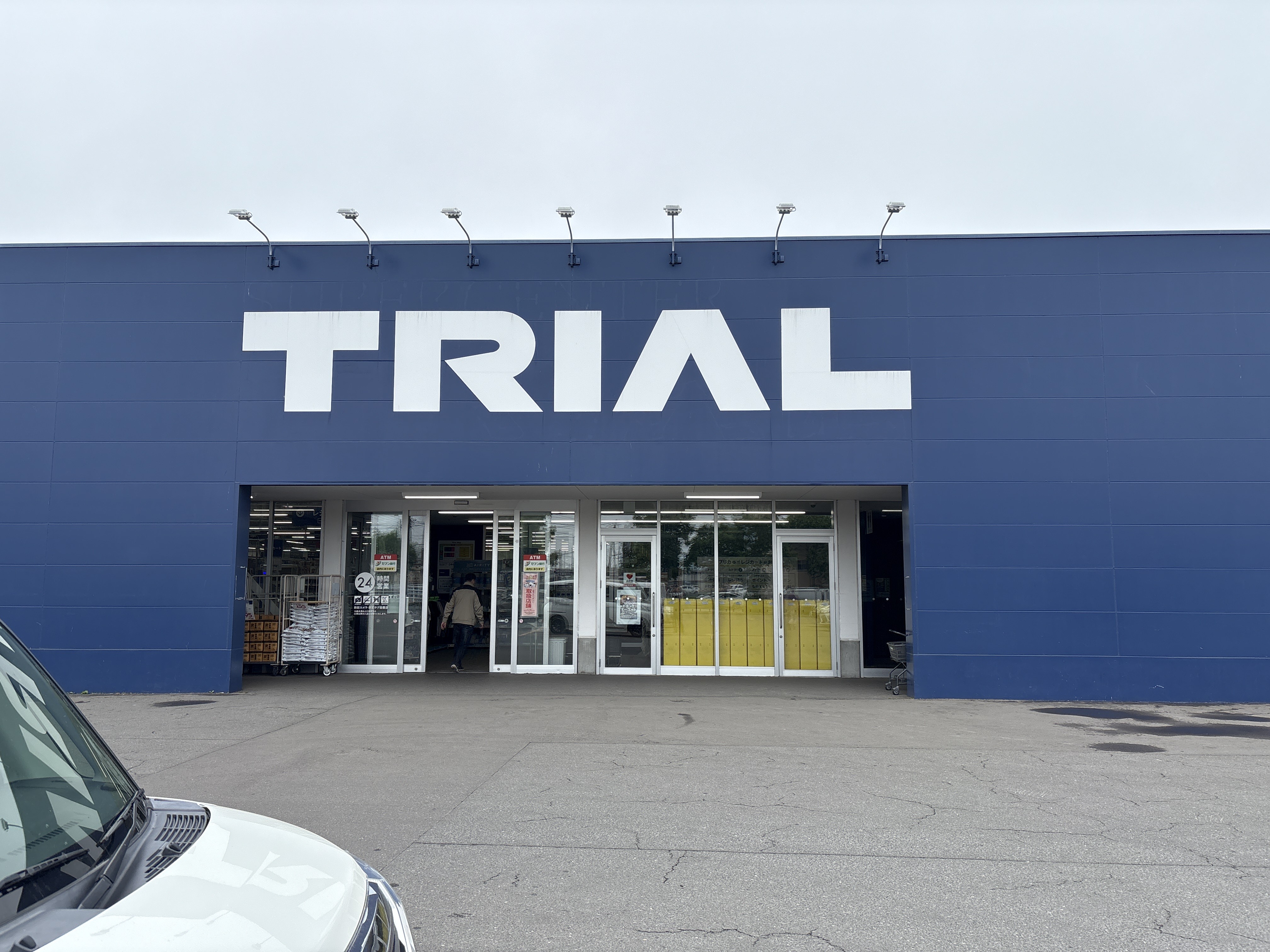 【スーパーセンタートライアル釧路川端店】キッチンカー出店限定/屋外　Ⓐキッチンカースペース【入口正面右側】