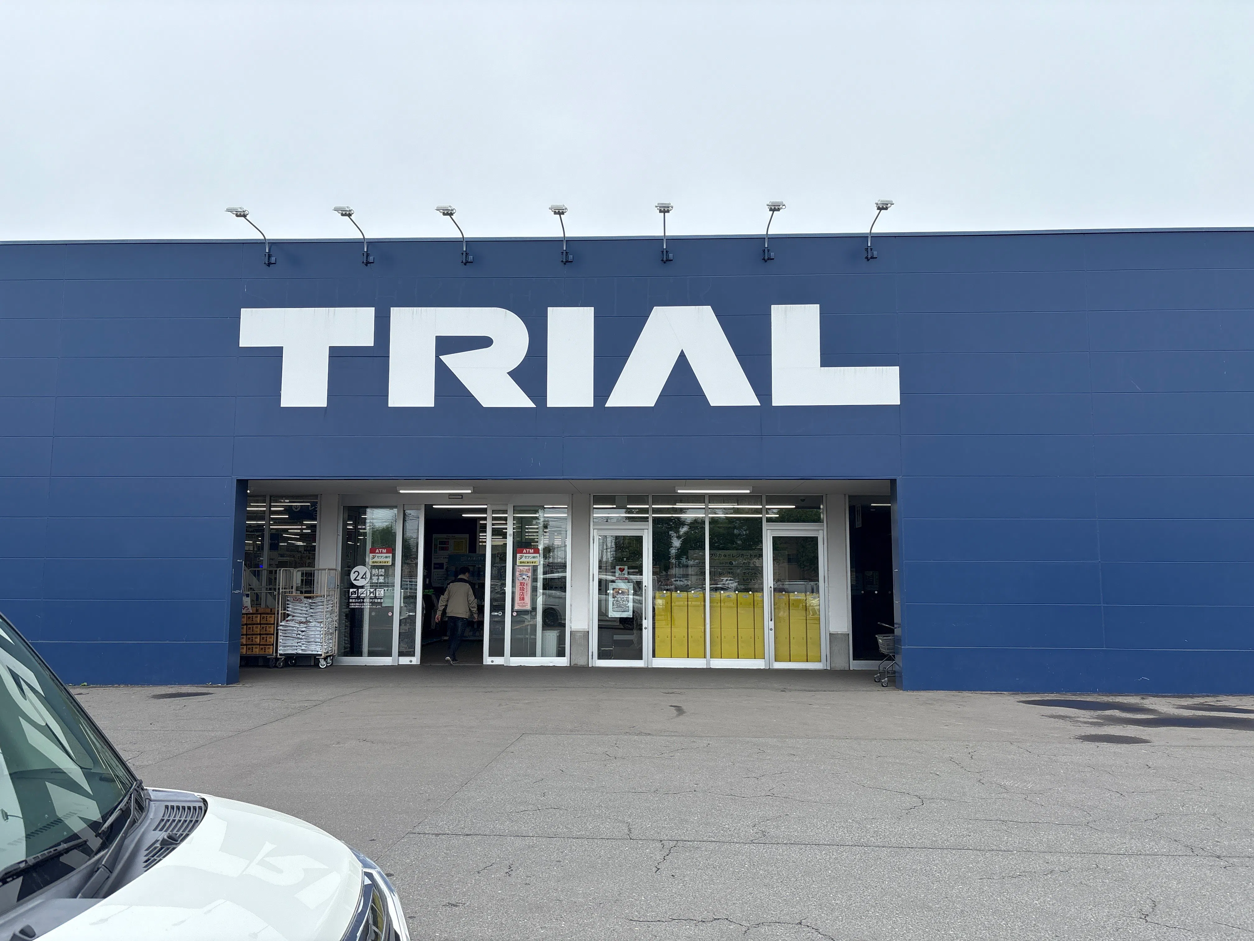 【スーパーセンタートライアル釧路川端店】キッチンカー出店限定/屋外　Ⓐキッチンカースペース【入口正面右側】