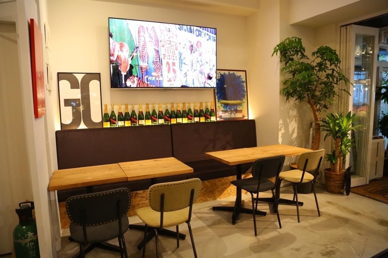 テーブルや椅子はご自由にお使いいただけます。