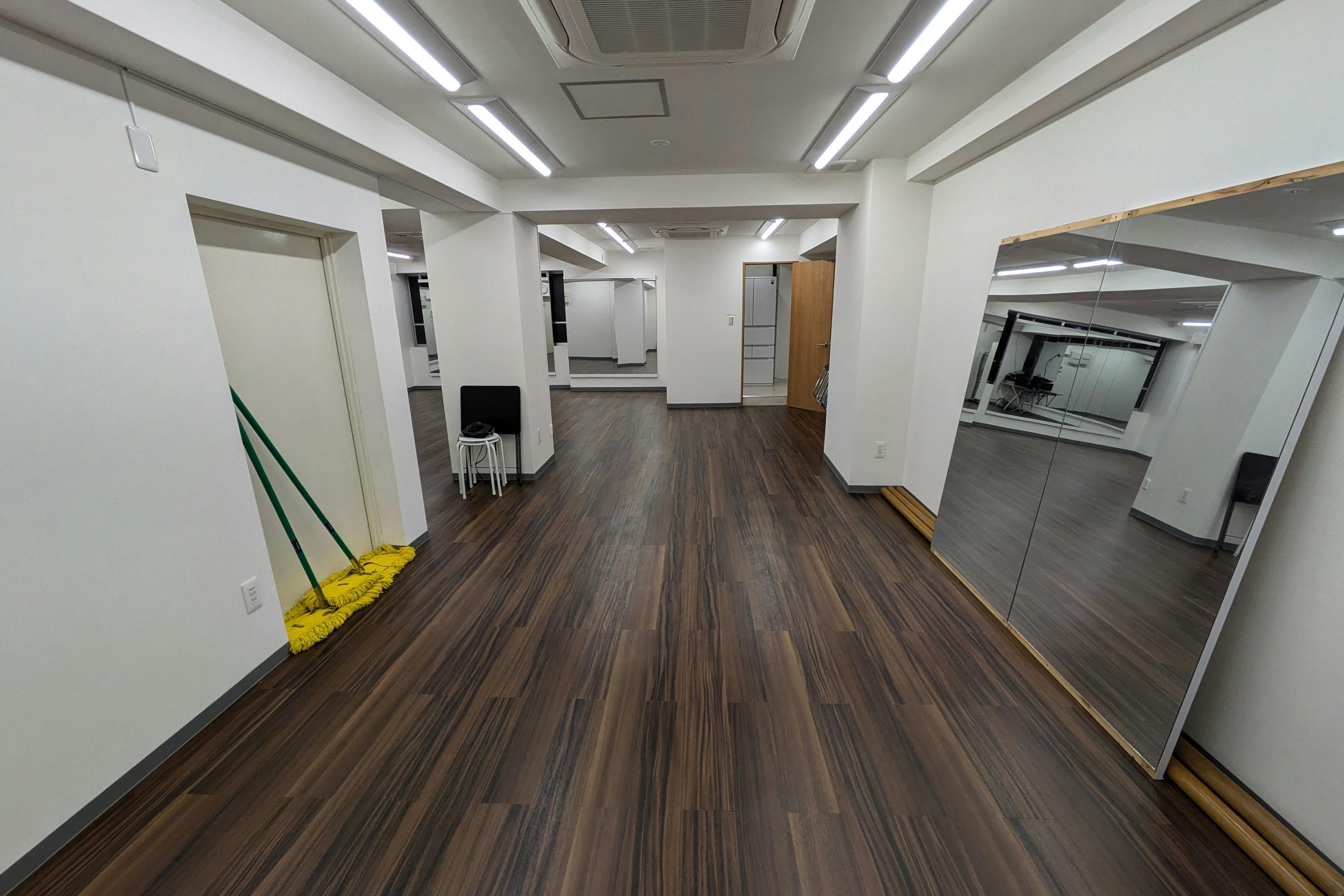 【西日暮里駅1分】各種展示会利用やワークショップ、スクール運営等に適した可能な駅近でシンプルなレンタルスペース