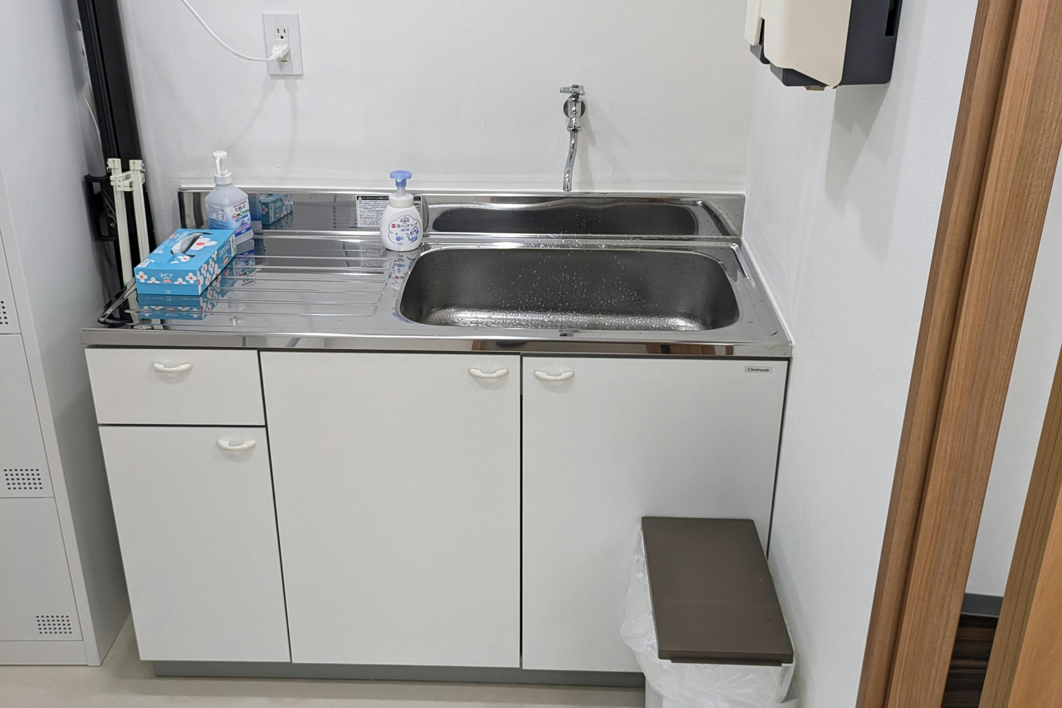 【西日暮里駅1分】各種展示会利用やワークショップ、スクール運営等に適した可能な駅近でシンプルなレンタルスペース