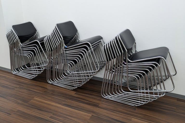 スタッキングチェア✕28脚、折りたたみ椅子✕2脚