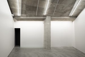 【表参道駅4分】PRイベント・展示会・撮影に最適なコンクリートとガラス基調のハイセンスな路面スペース