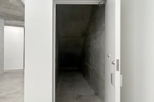 【表参道駅4分】PRイベント・展示会・撮影に最適なコンクリートとガラス基調のハイセンスな路面スペース