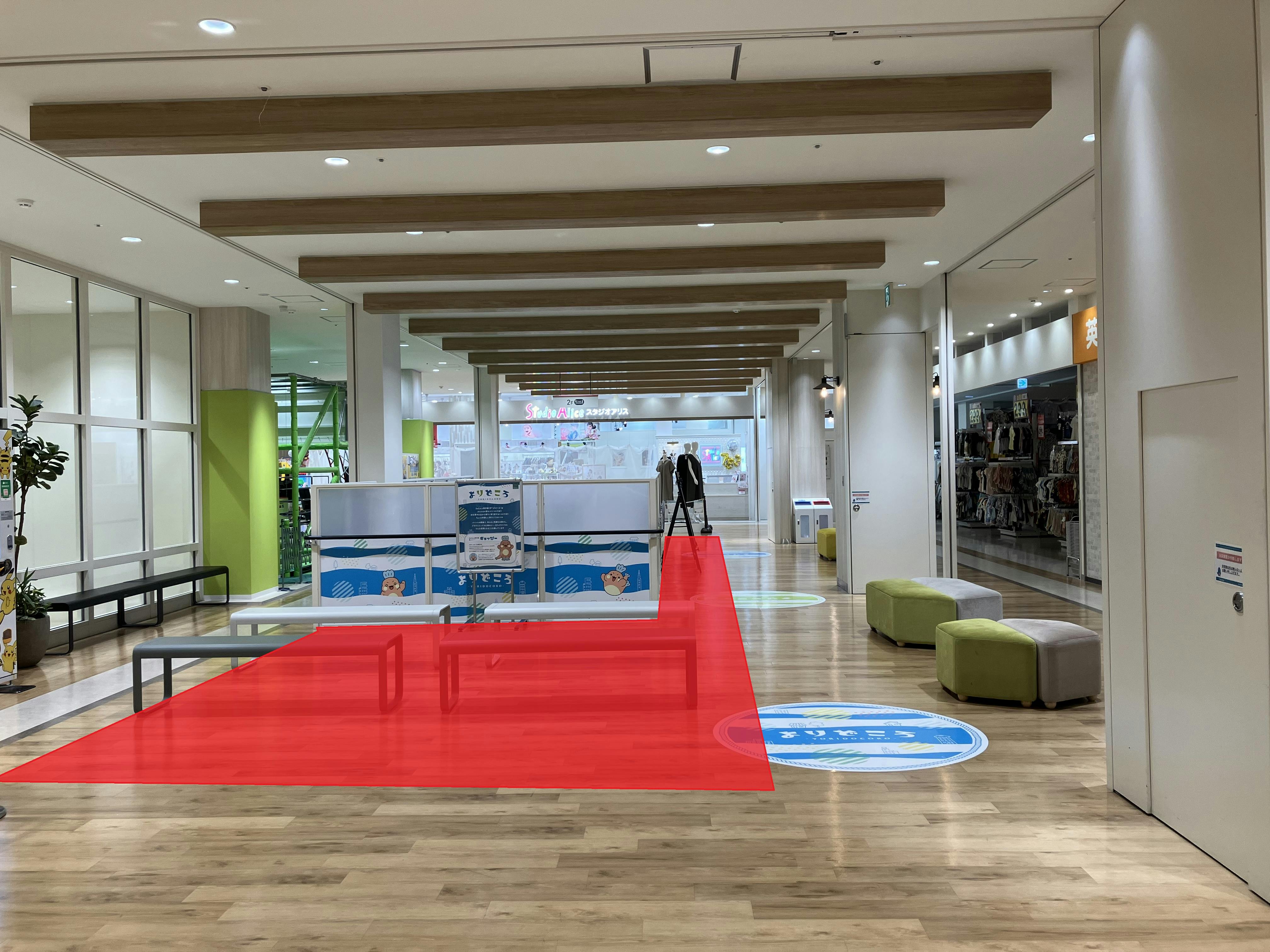 【SOCOLA南行徳】2階中央エスカレーター前　物販、食物販のポップアップストアや販促プロモーションに最適な催事イベントスペースの画像