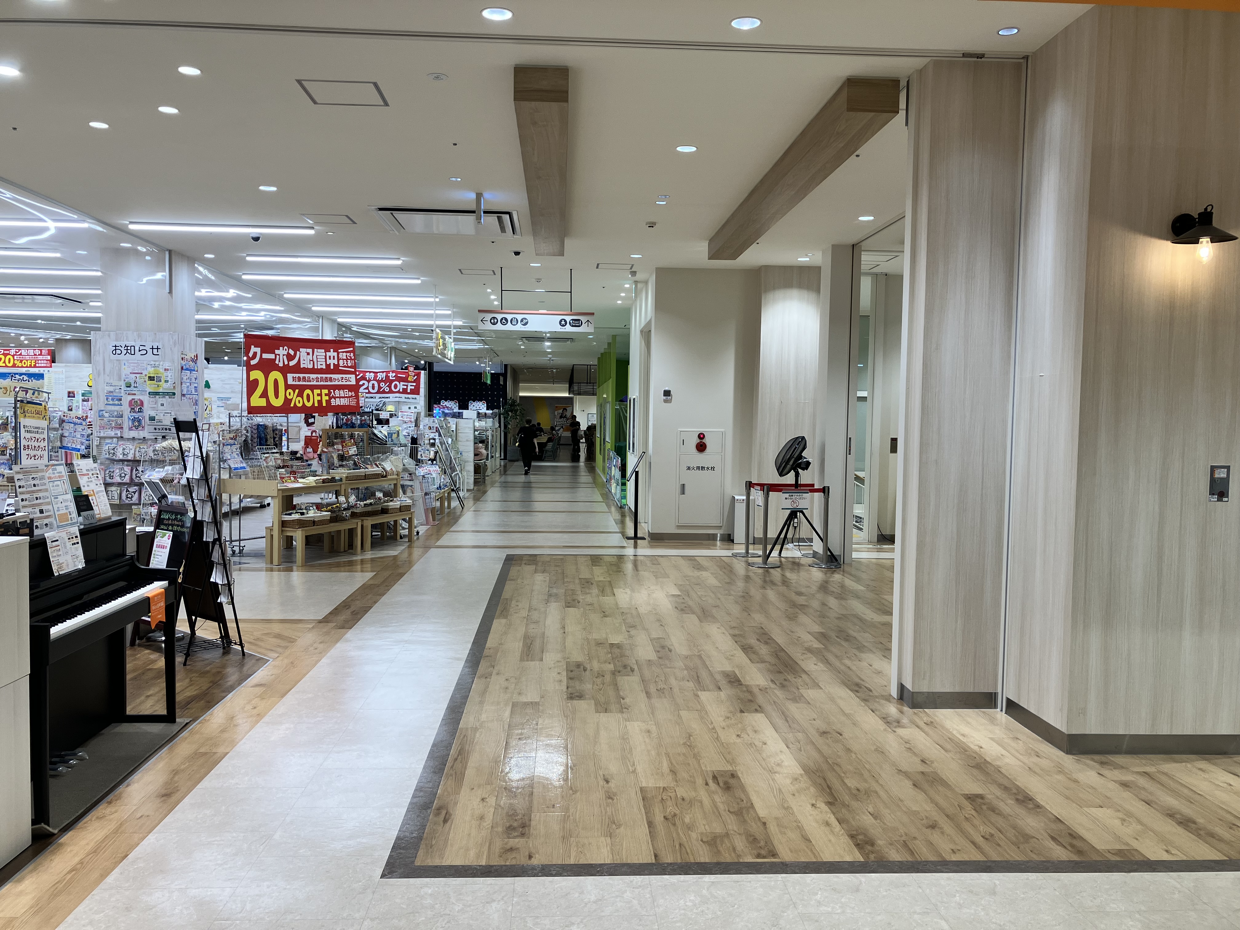 【SOCOLA南行徳】2階中央エスカレーター前　物販、食物販のポップアップストアや販促プロモーションに最適な催事イベントスペース