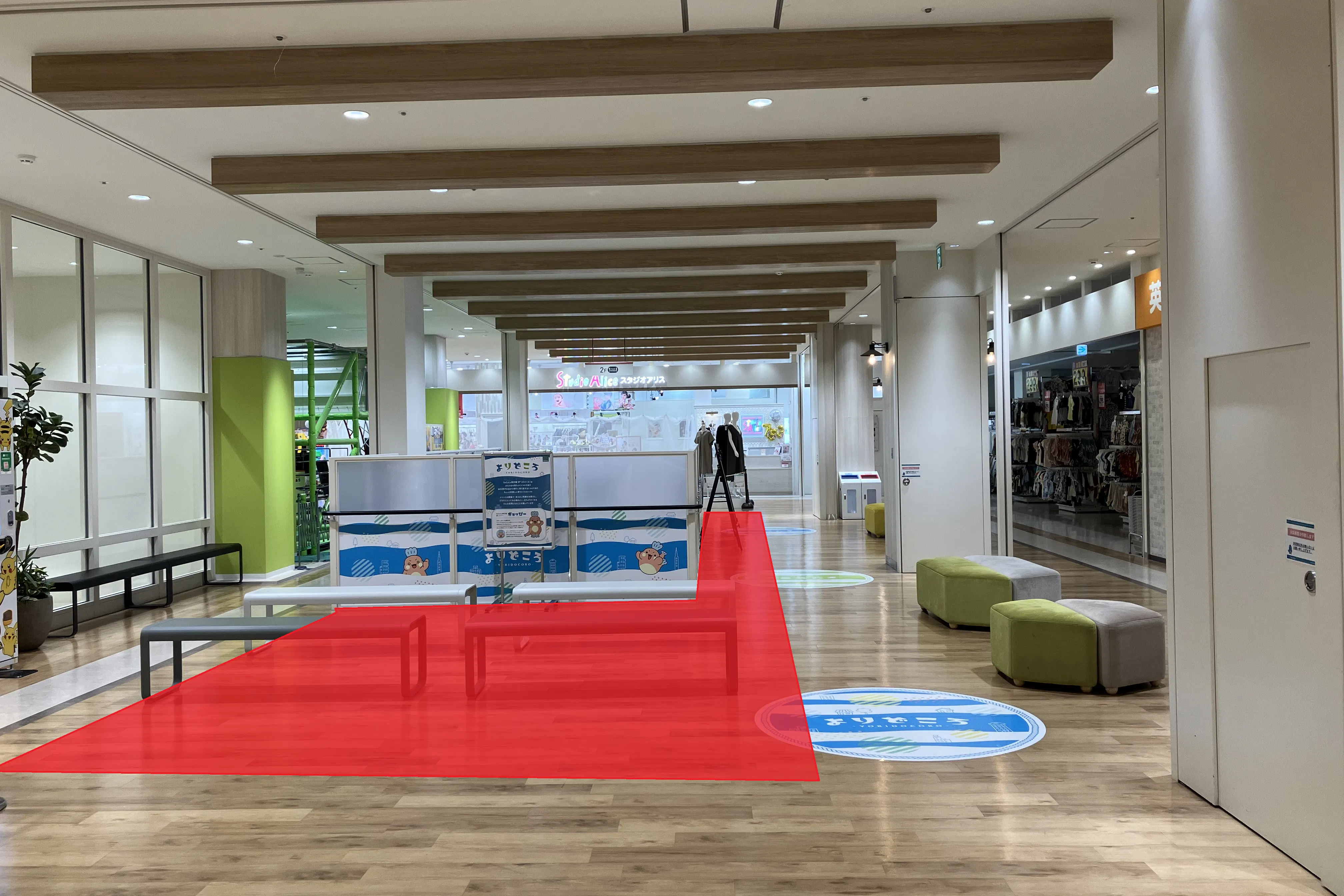 【SOCOLA南行徳】2階中央エスカレーター前 物販、食物販のポップアップストアや販促プロモーションに最適な催事イベントスペース