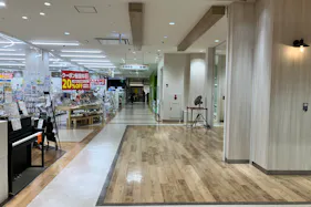 【SOCOLA南行徳】2階中央エスカレーター前 物販、食物販のポップアップストアや販促プロモーションに最適な催事イベントスペース