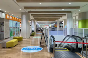 【SOCOLA南行徳】2階中央エスカレーター前 物販、食物販のポップアップストアや販促プロモーションに最適な催事イベントスペース