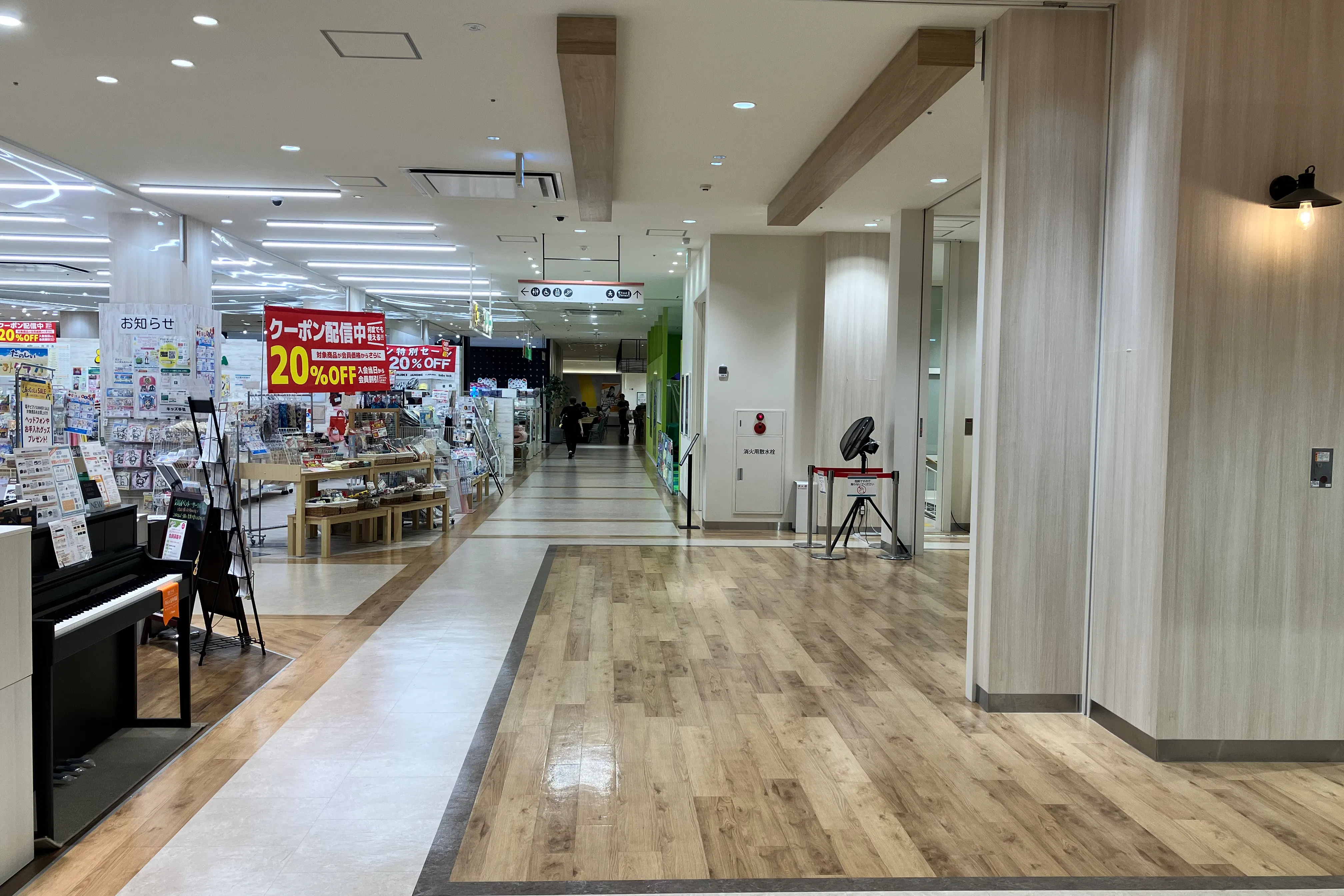 【SOCOLA南行徳】2階中央エスカレーター前 物販、食物販のポップアップストアや販促プロモーションに最適な催事イベントスペース