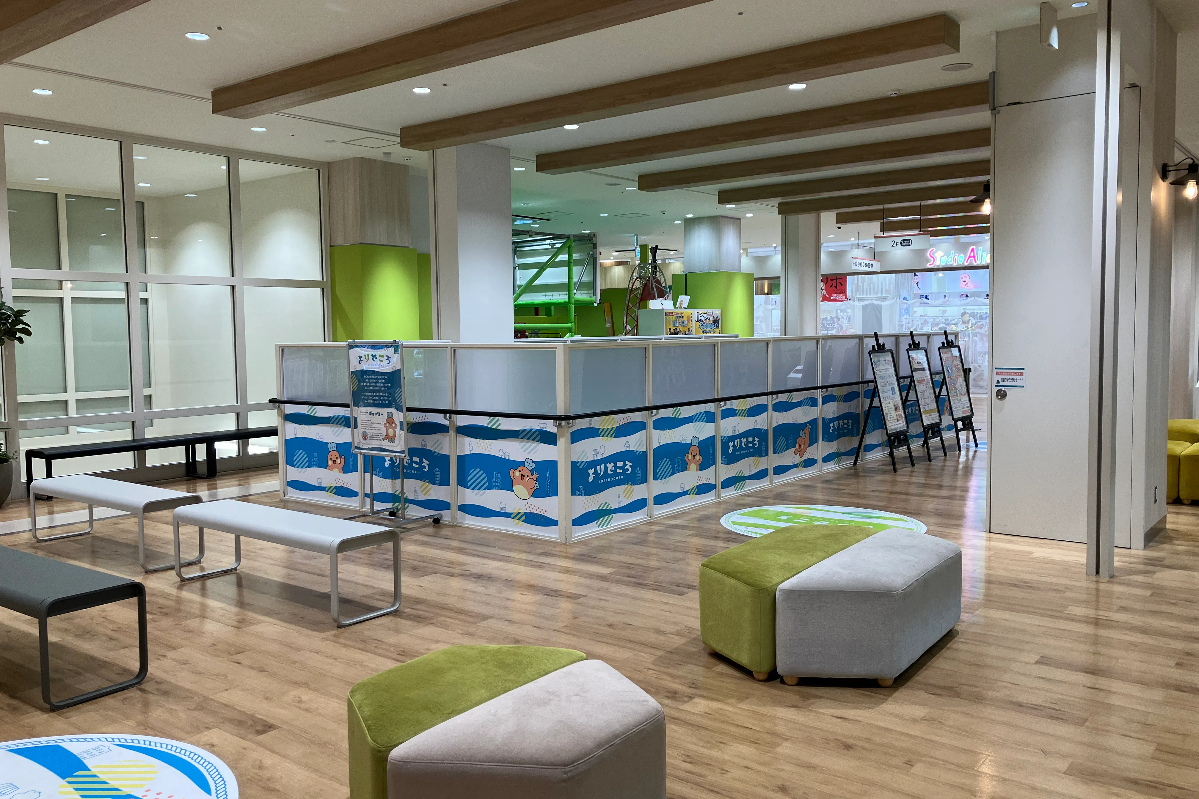 【SOCOLA南行徳】2階中央エスカレーター前 物販、食物販のポップアップストアや販促プロモーションに最適な催事イベントスペース