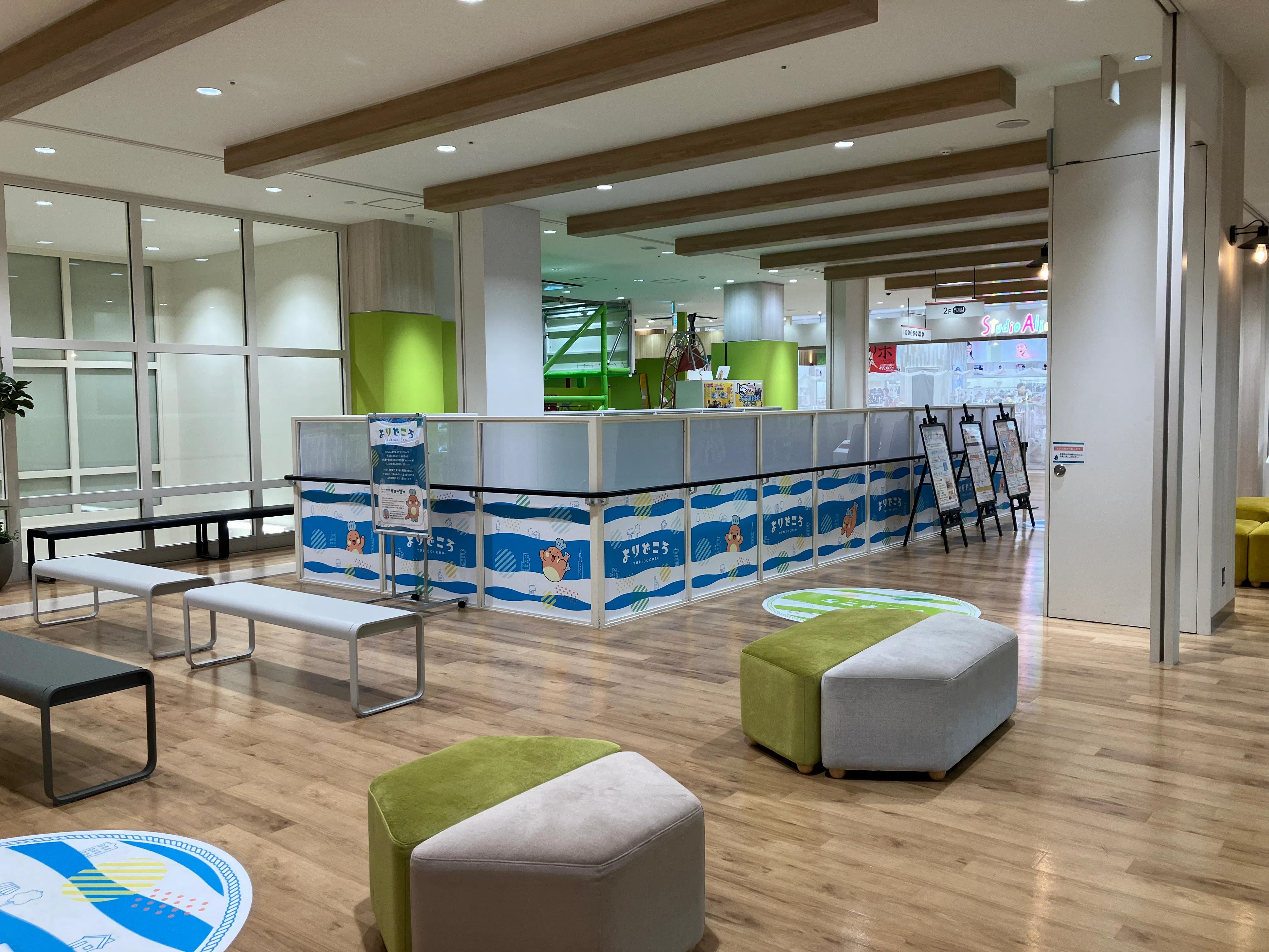 【SOCOLA南行徳】2階中央エスカレーター前 物販、食物販のポップアップストアや販促プロモーションに最適な催事イベントスペース