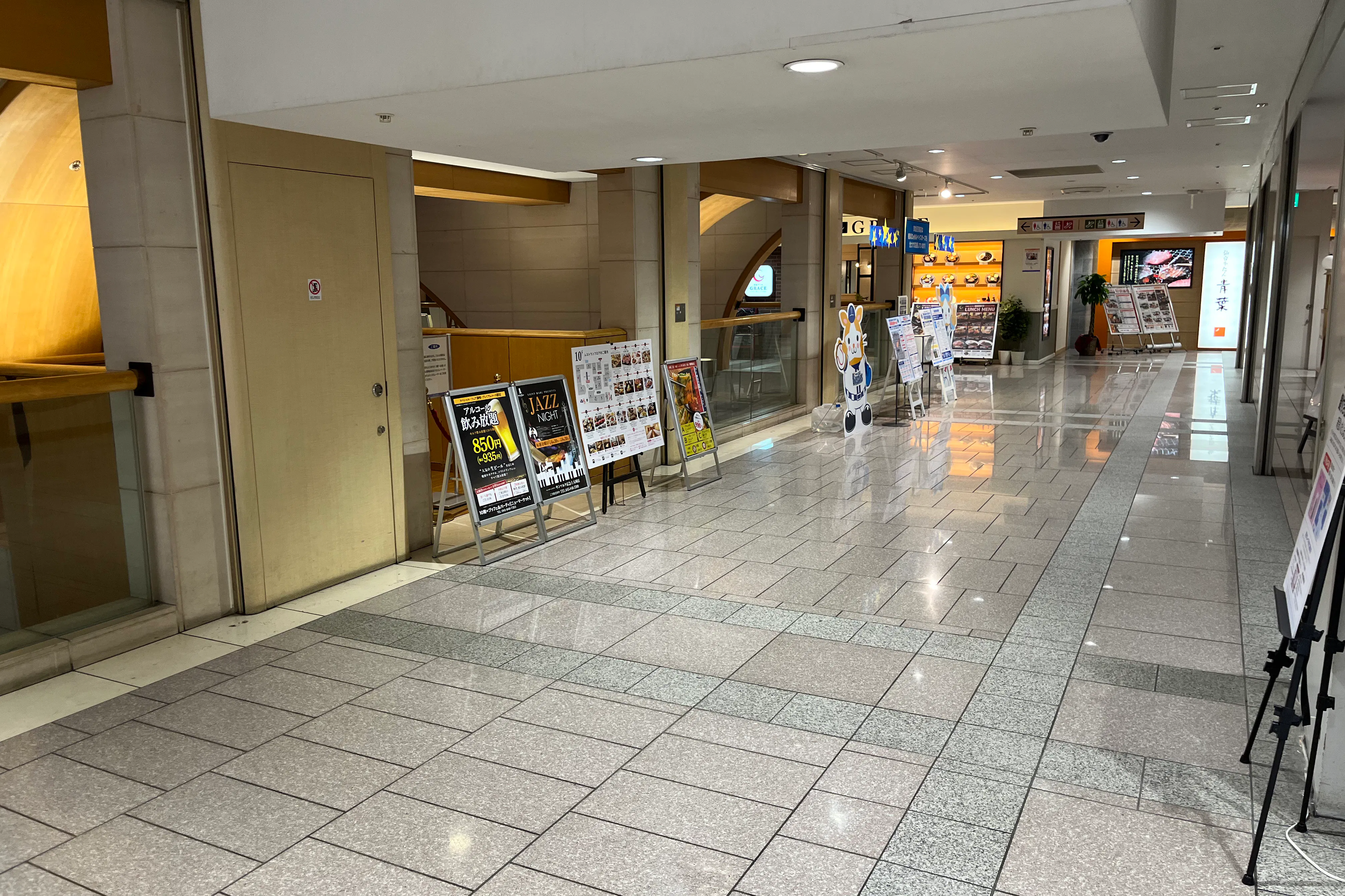 【京急百貨店】京急百貨店10階吹き抜け周り_販促プロモーション・展示企画に最適!
