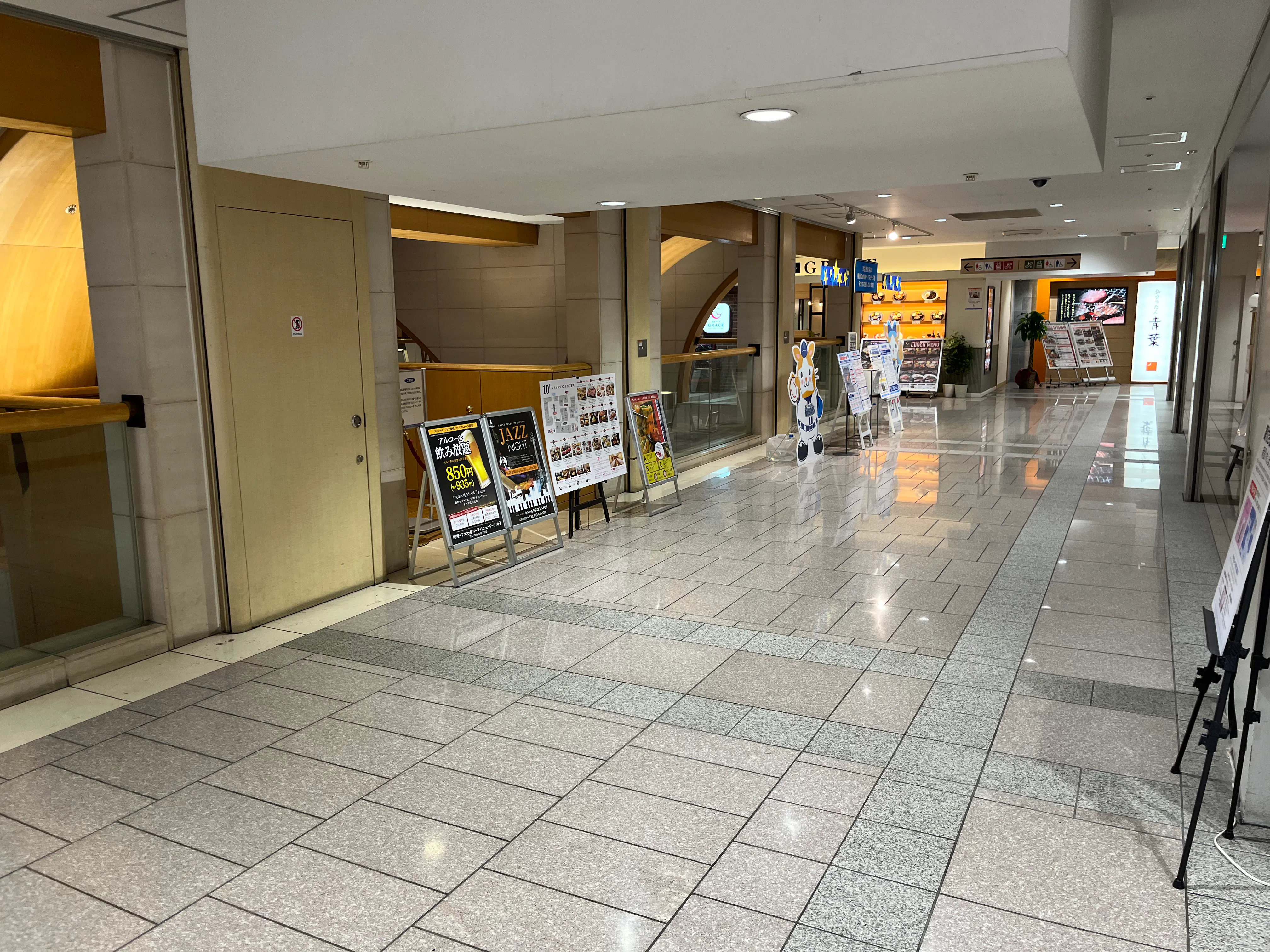 【京急百貨店】京急百貨店10階吹き抜け周り_販促プロモーション・展示企画に最適!