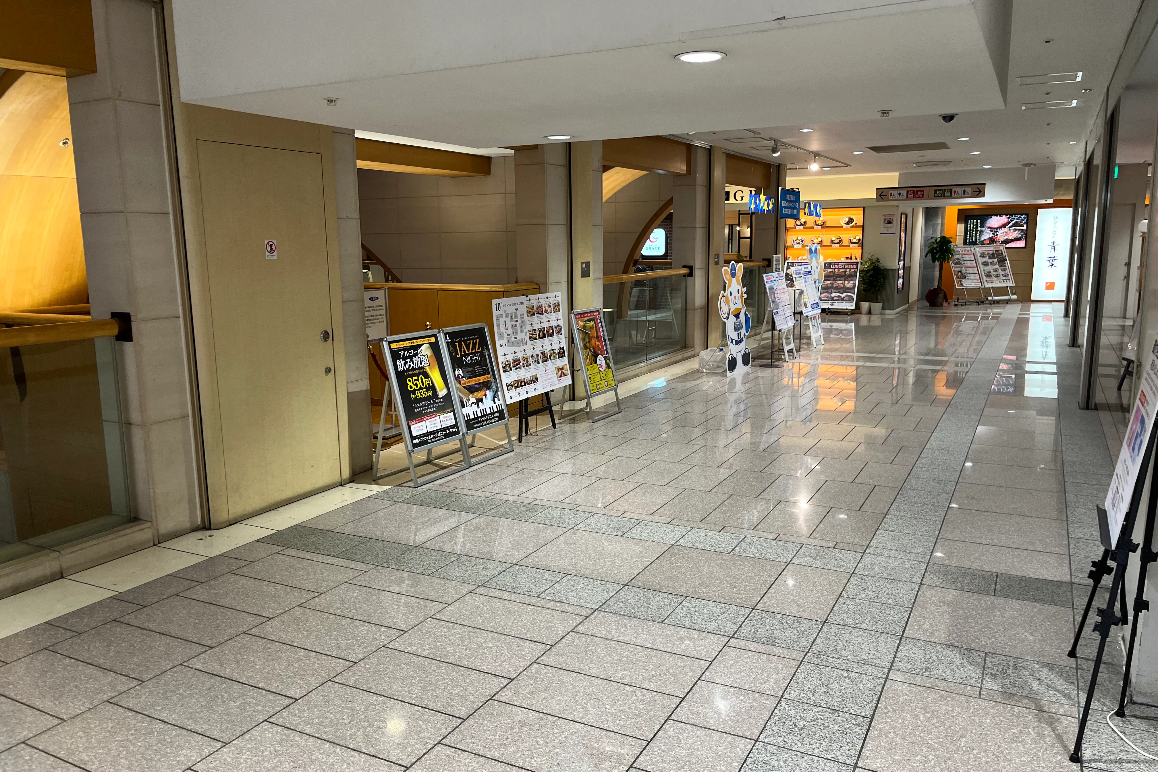 【京急百貨店】京急百貨店10階吹き抜け周り_販促プロモーション・展示企画に最適!