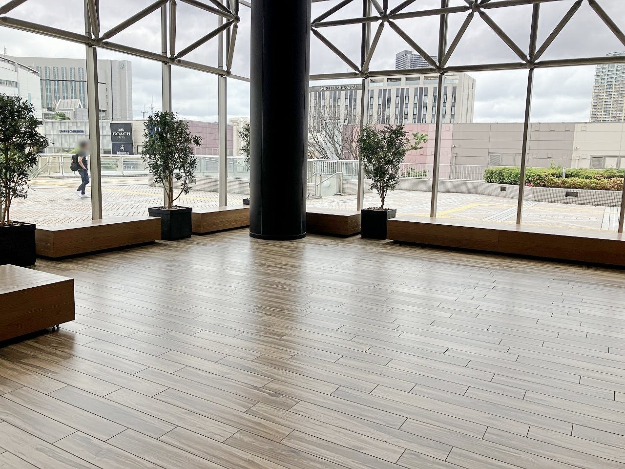 【プレナ幕張】各種プロモーションイベントやポップアップストアに最適な駅近商業施設2階出入口横にあるイベントスペース