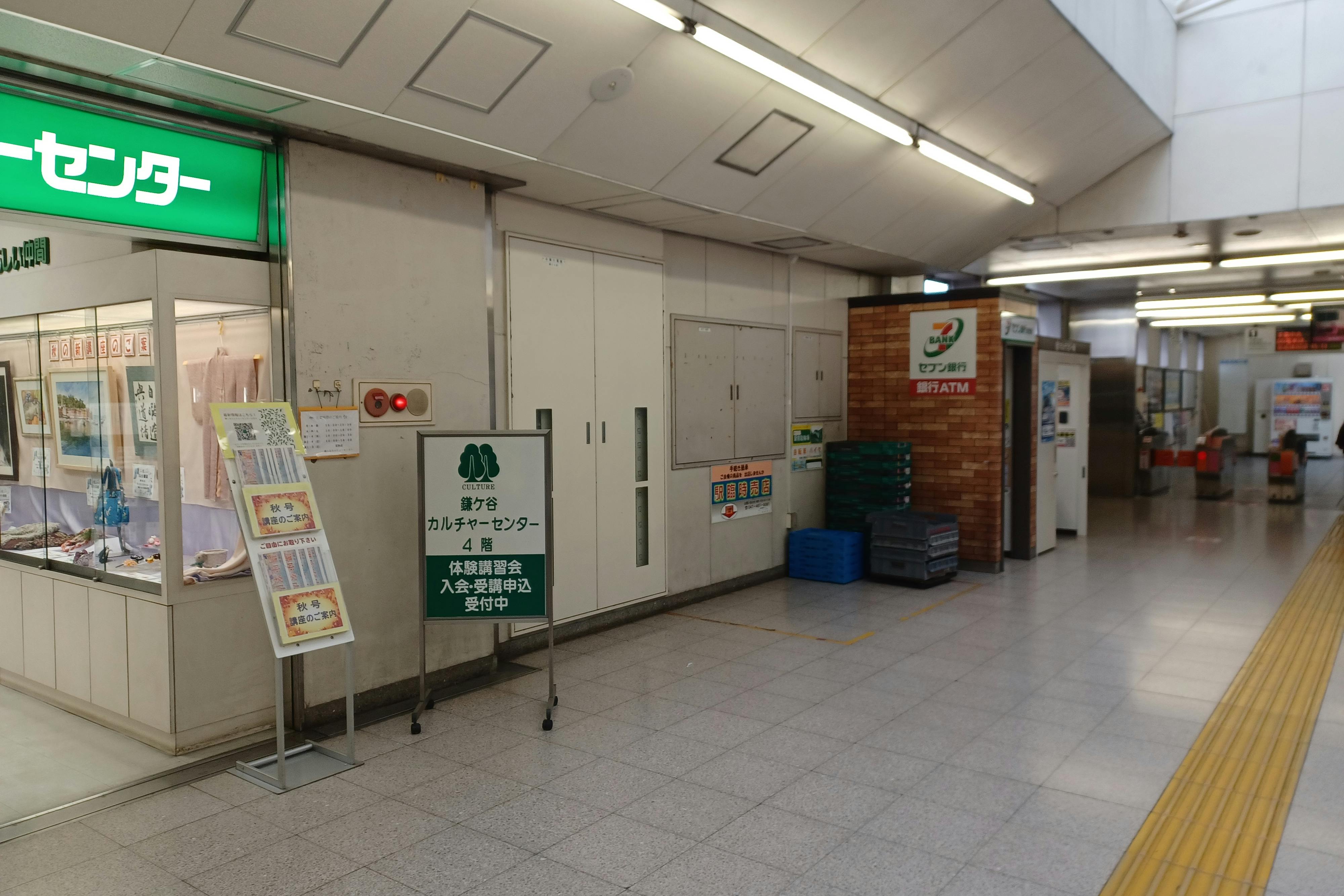 【鎌ヶ谷大仏駅】(改札外)食物販やポップアップストアに最適な人の流動が多い改札前コンコース