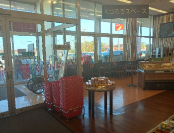 【マックスバリュ板柳店】お客さま休憩所脇 販促プロモーションに最適なスーパー店内催事イベントスペース