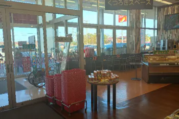 【マックスバリュ板柳店】お客さま休憩所脇 販促プロモーションに最適なスーパー店内催事イベントスペース
