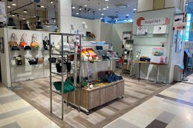 【草加マルイ】1階 カレンダリウムD01【食物販・物販】店内入ってすぐの好立地、什器の貸出も可能