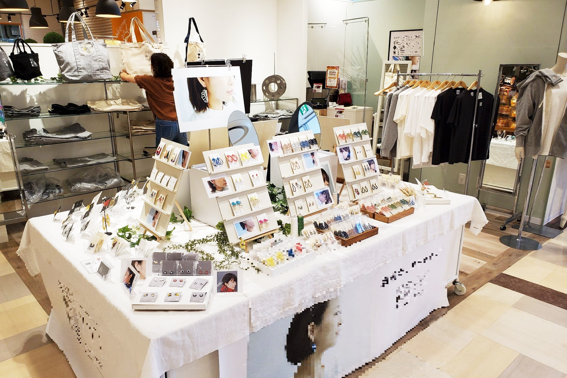 【草加マルイ】1階 カレンダリウムD01【食物販・物販】店内入ってすぐの好立地、什器の貸出も可能