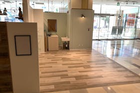 【草加マルイ】1階 カレンダリウムD01【食物販・物販】店内入ってすぐの好立地、什器の貸出も可能