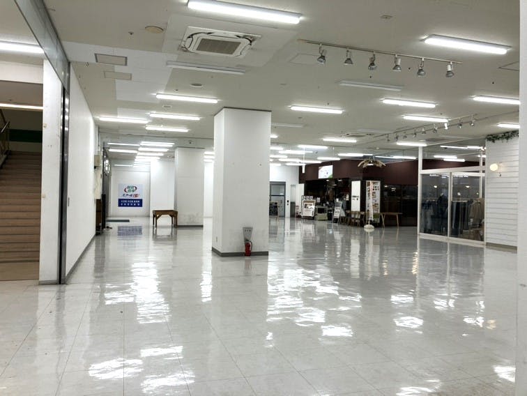 【ユーカリプラザ/ユーカリが丘駅直結】ポップアップやプロモーションに適した地域密着型の商業施設1階三越前のイベントスペース(200㎡)