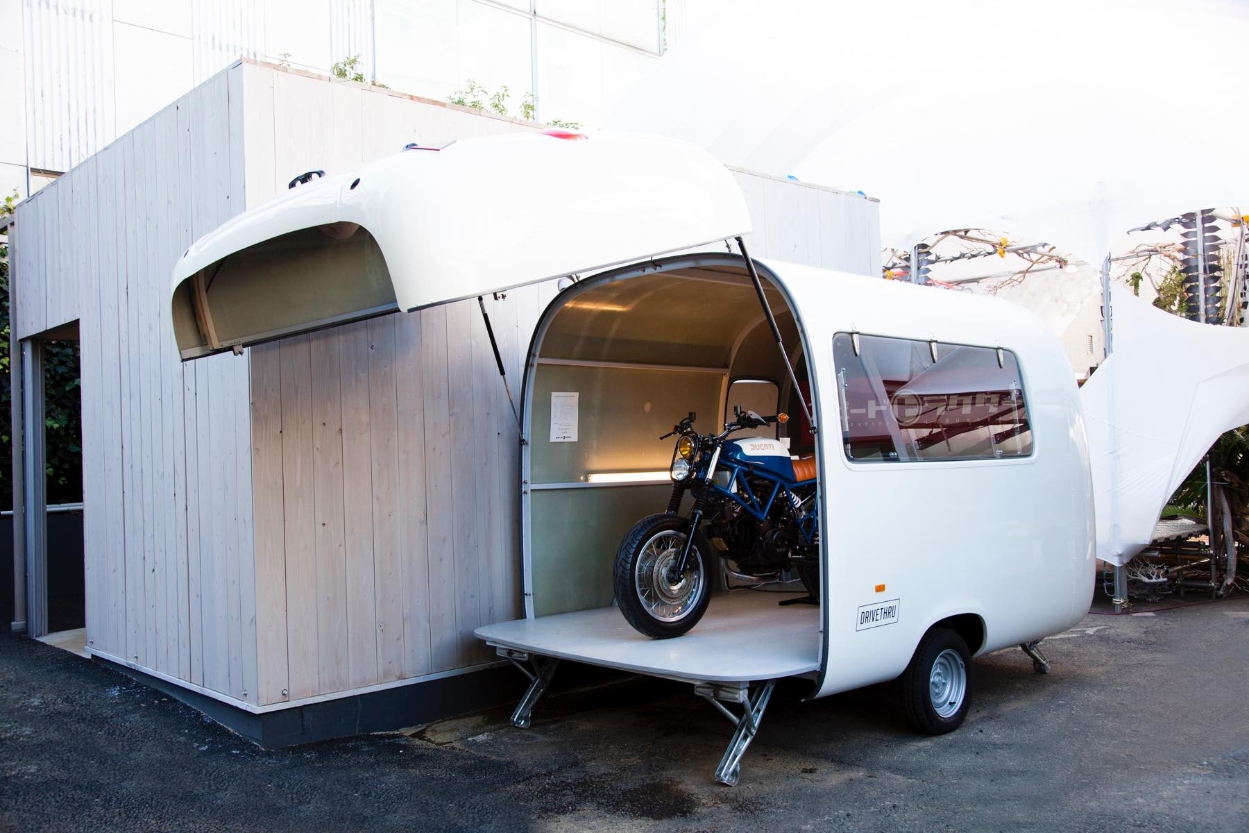 卵の形のポップアップトレーラーの画像6