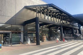 【メガセンタートライアル宇都宮店】販促プロモーションやポップアップストアに適した視認性の高い1階レジアウト付近のイベントスペース(半面貸しA:右側)【買取催事不可】