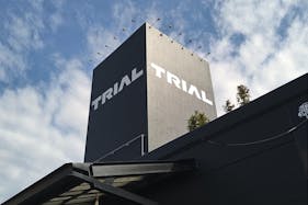 【メガセンタートライアル宇都宮店】販促プロモーションやポップアップストアに適した視認性の高い1階レジアウト付近のイベントスペース(半面貸しA:右側)【買取催事不可】