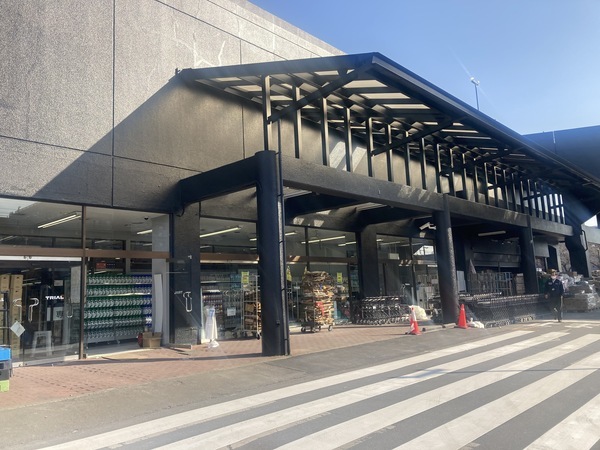 【メガセンタートライアル宇都宮店】販促プロモーションやポップアップストアに適した視認性の高い1階レジアウト付近のイベントスペース(半面貸しA:右側)【買取催事不可】