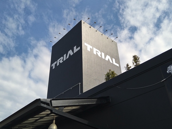 【メガセンタートライアル宇都宮店】販促プロモーションやポップアップストアに適した視認性の高い1階レジアウト付近のイベントスペース(半面貸しA:右側)【買取催事不可】