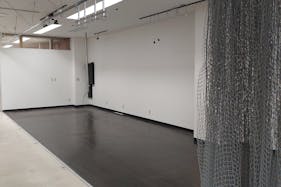 【メガセンタートライアル宇都宮店】販促プロモーションやポップアップストアに適した視認性の高い1階レジアウト付近のイベントスペース(半面貸しA:右側)【買取催事不可】