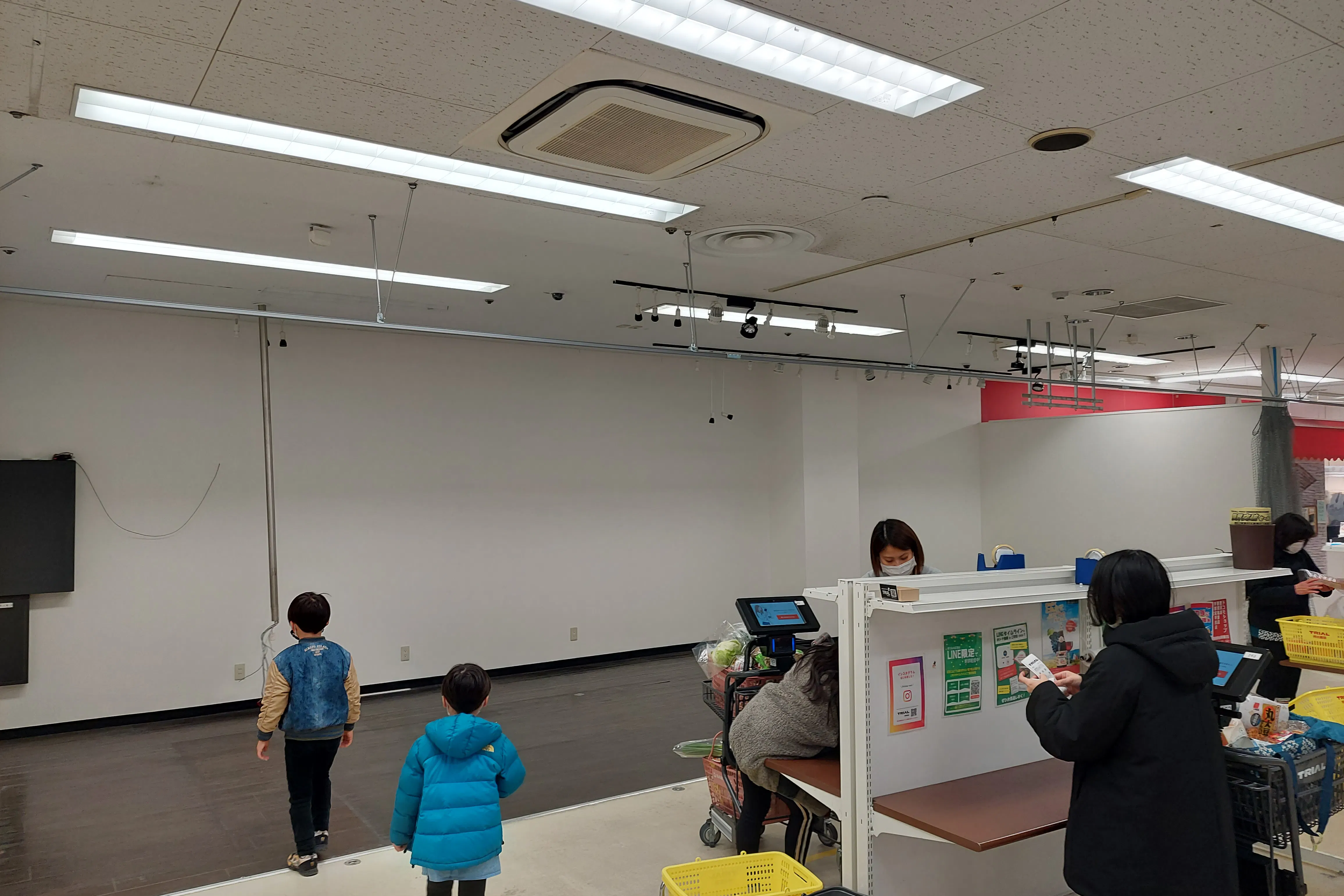 【メガセンタートライアル宇都宮店】販促プロモーションやポップアップストアに適した視認性の高い1階レジアウト付近のイベントスペース(半面貸しA:右側)【買取催事不可】