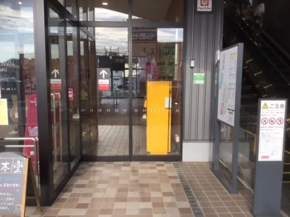 【イオンタウン川西】ポップアップストアやプロモーションに適した施設中央入り口付近のイベントスペース