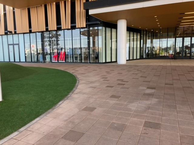 【イオンモール新小松】大庇下/駐車場