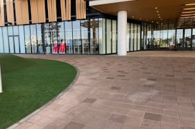 【イオンモール新小松】大庇下/駐車場